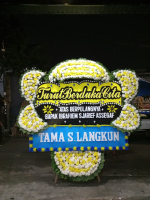 Papan Bunga Duka di Makimi